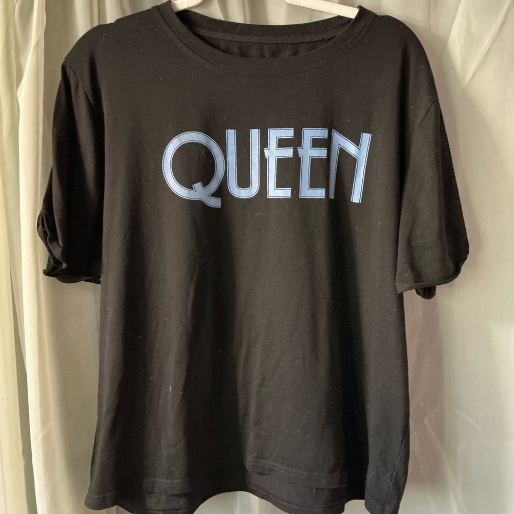Black T-Shirt with Blue 'QUEEN' Print size xl